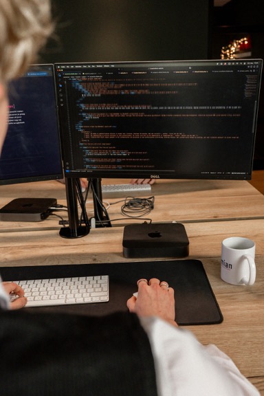 Meekijken met de programmeur in de code bij Code WOW!